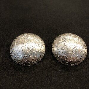 VTG Silver Tone Round Domed Clip-On Earrings Stamped Vine Floral Leaves Design